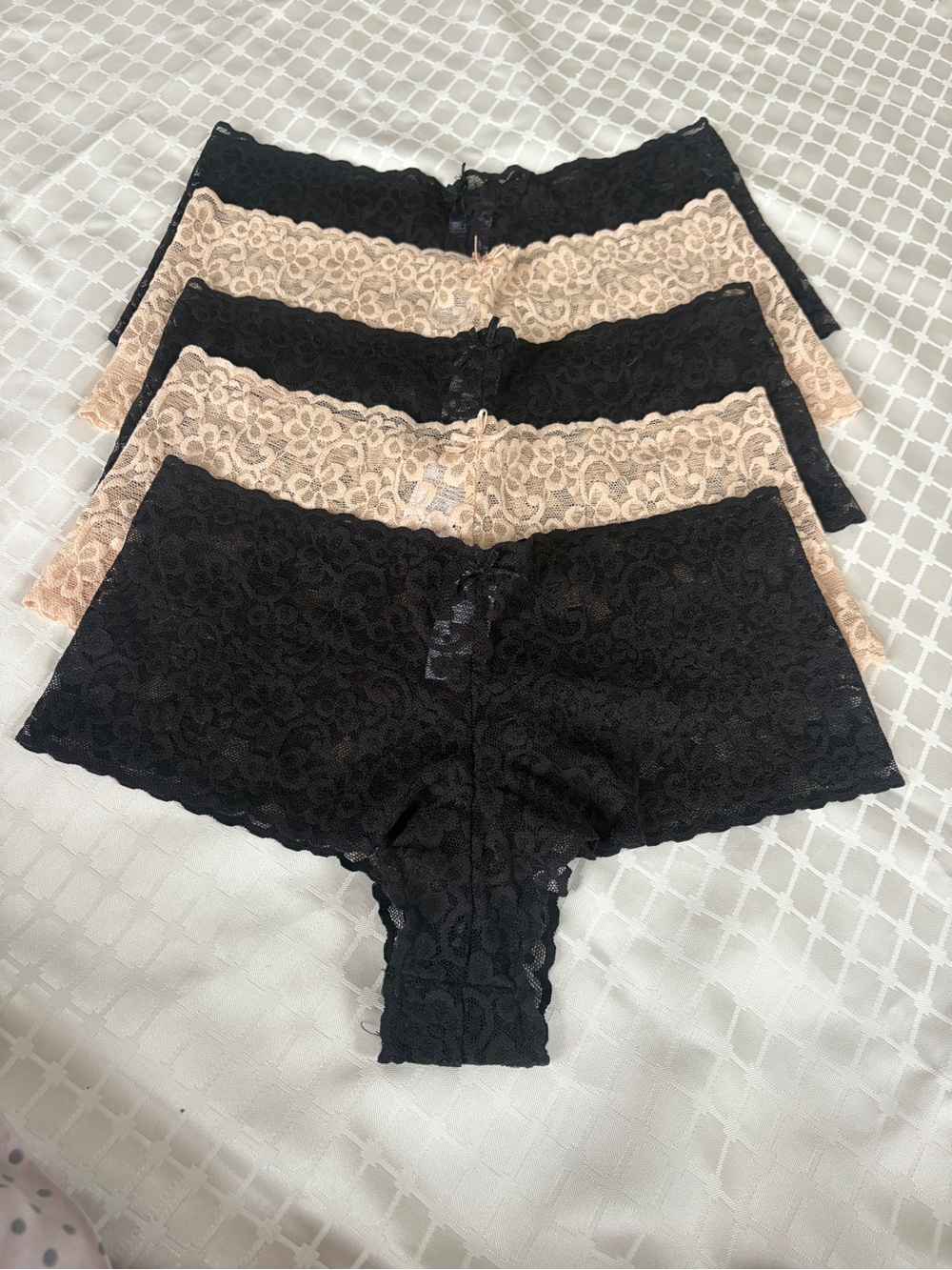 5 Lace Boyshorts Trio Pack - Black & Nude